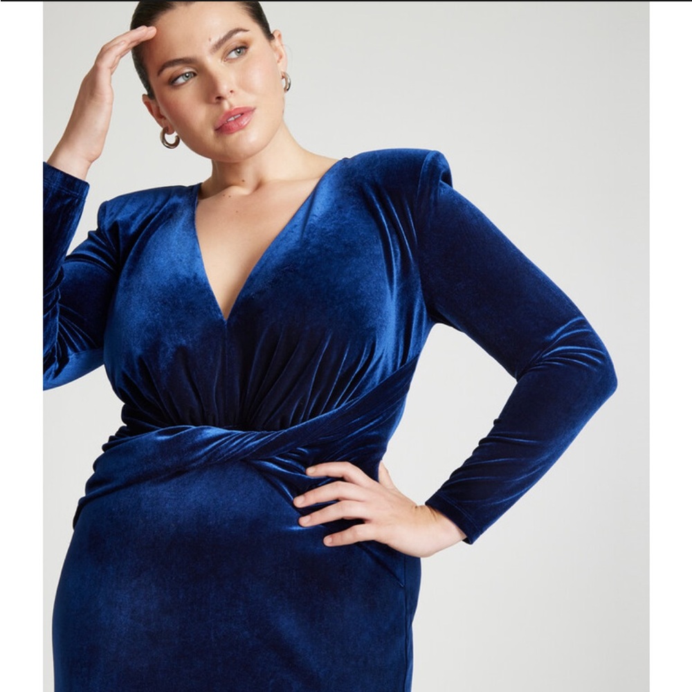 {Eloquii} emerald green long sleeve velvet tie waist gown